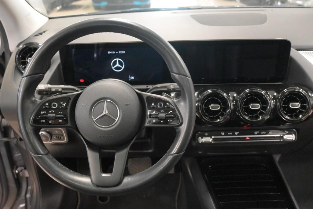 MERCEDES-BENZ GLA 180D 115CV AUTOMATIC BUSINESS SOLUTION ( DISTRONIC - TETTO PANORAMICO APR. - NAVI PREMIUM - PARK ASSIST - TELECAMERA POST. )