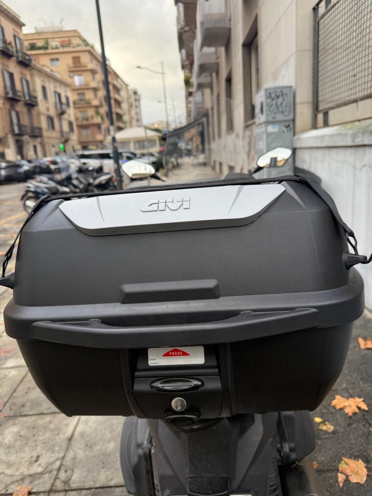 Yamaha X-Max 400 full