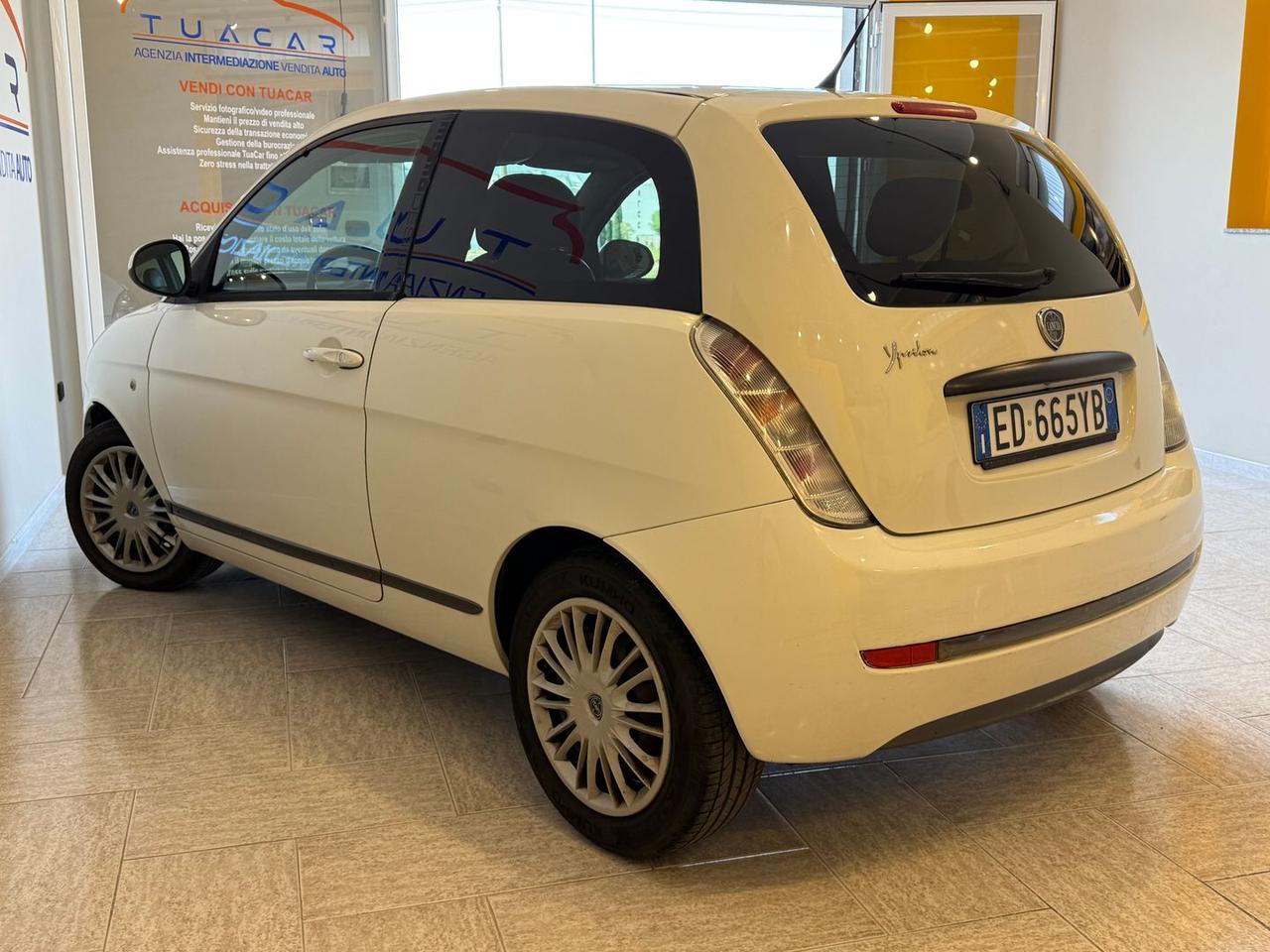Lancia Ypsilon 1.3 Multijet MOMO DESIGN #6542
