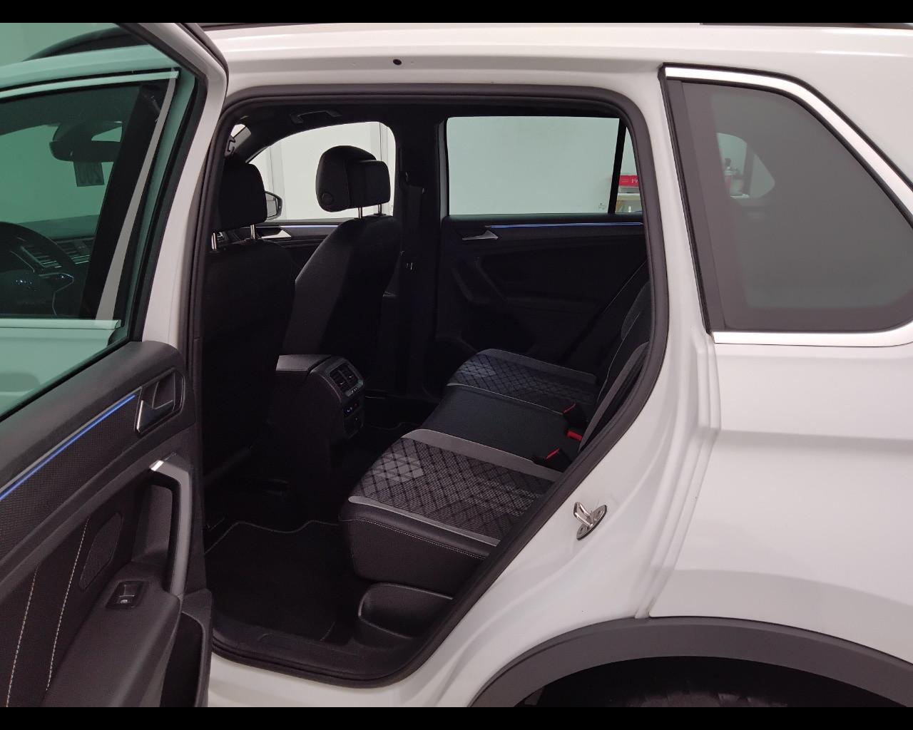 VOLKSWAGEN Tiguan II 2021 - Tiguan 2.0 tdi R-Line 4motion 150cv dsg