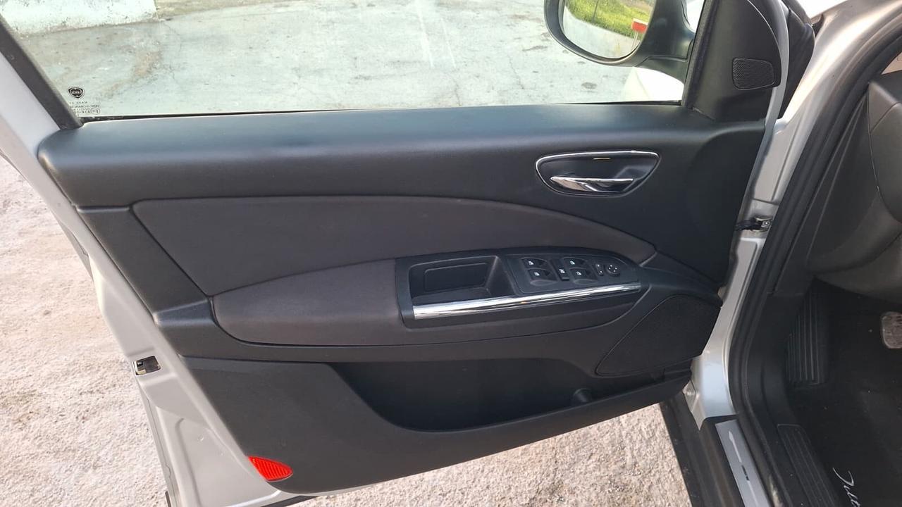 Lancia Delta 1.6 MJT DPF 105 CV Gold