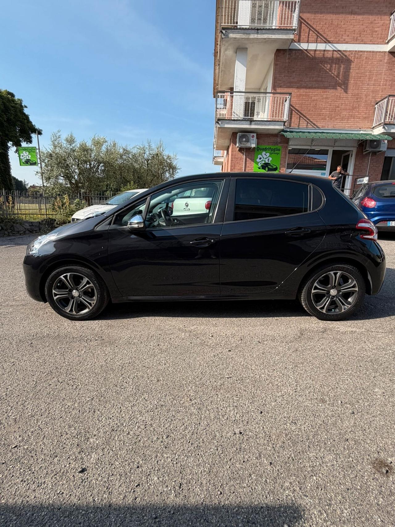 Peugeot 208 1.4 HDi 68 CV 5 porte Active Neopatentati