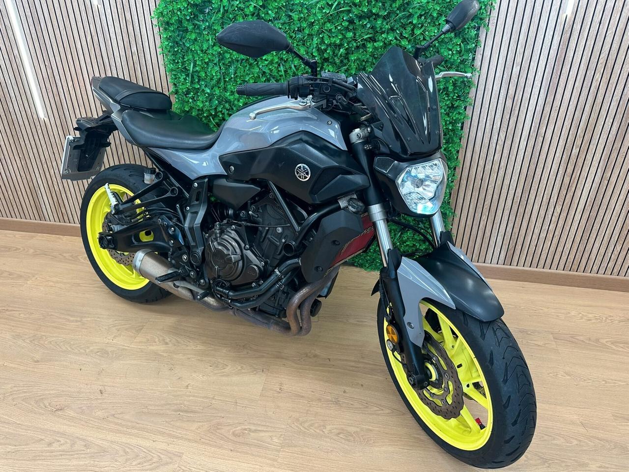 YAMAHA MT07 MT 07 MT-07 NIGHT FLUO - DA 69€ AL MESE