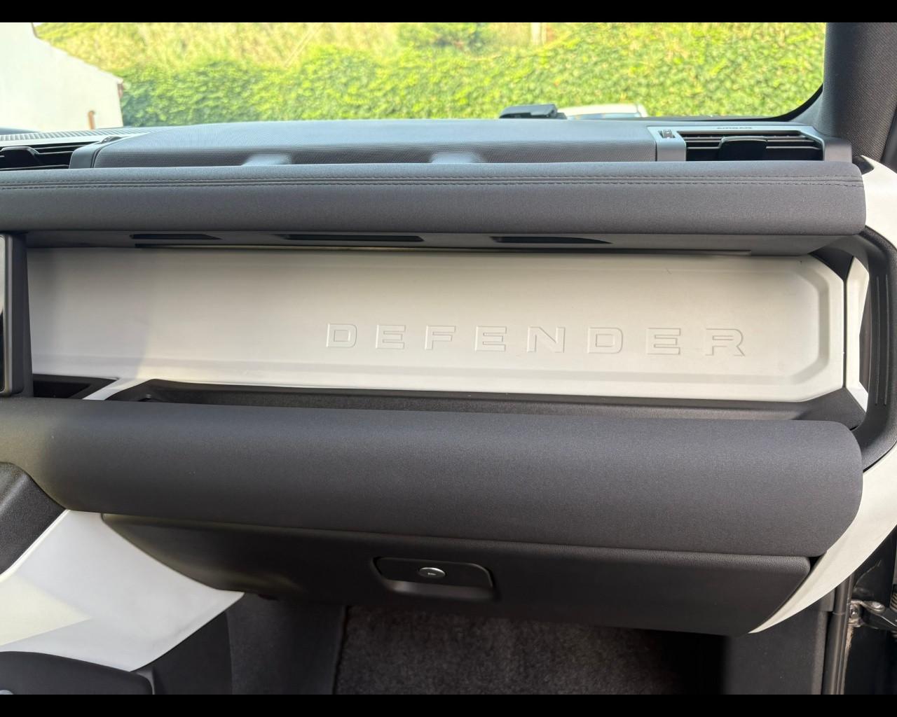 LAND ROVER Defender (2019) - Defender 90 3.0D I6 200 CV AWD Auto SE