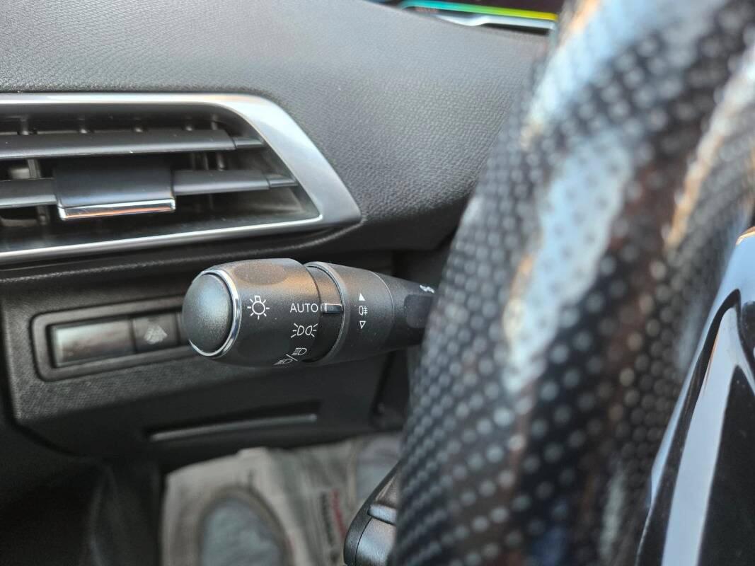 Peugeot 3008 II 1.6 hybrid phev GT Pack 225cv e-eat8