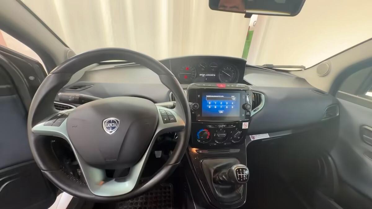 Lancia Ypsilon 1.0 FireFly 5 porte S&S Hybrid Platino