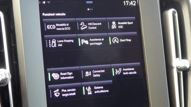VOLVO XC40 T2 Geartronic Momentum N1 Autocarro