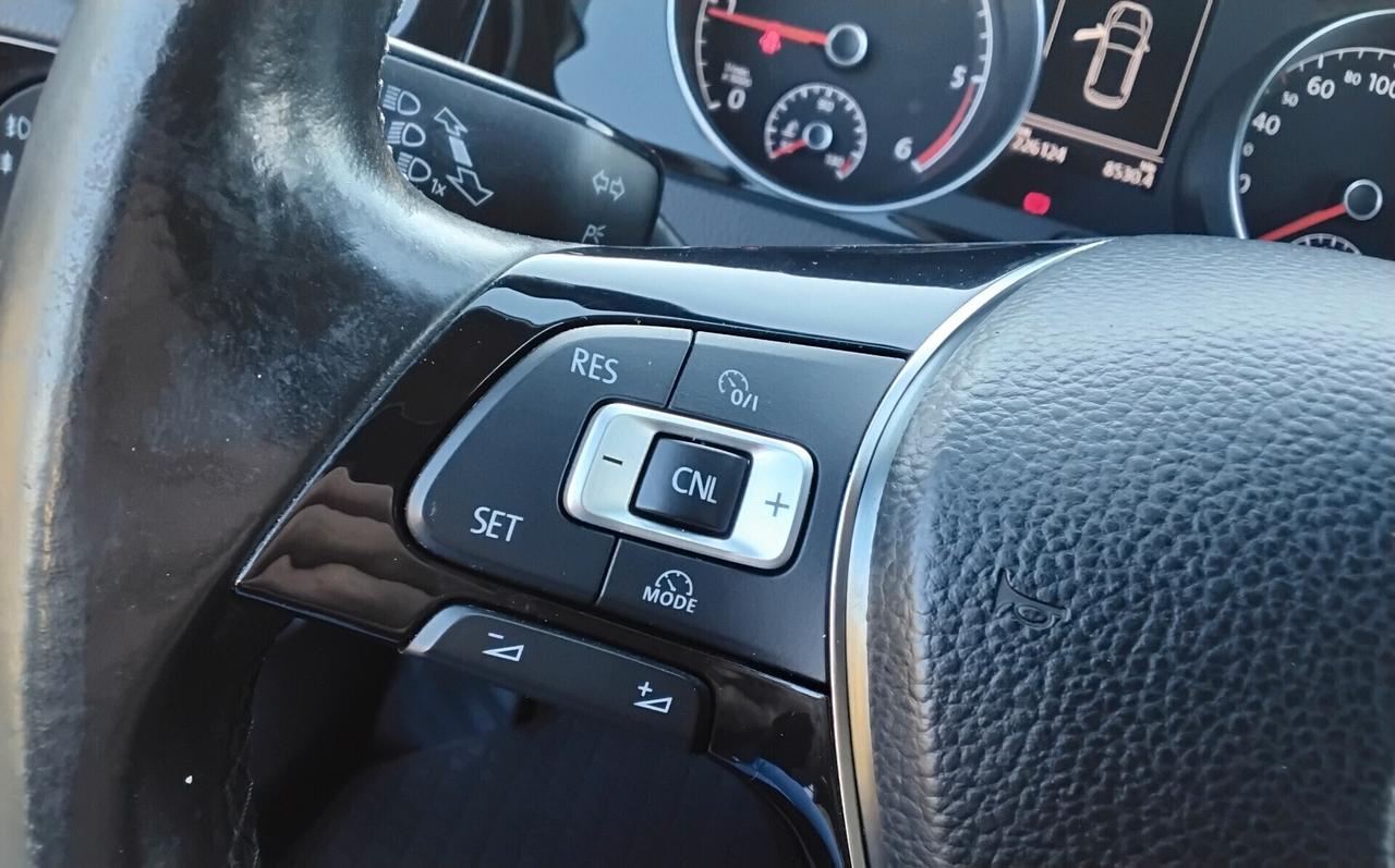 Volkswagen Golf 1.6 TDI DPF 5p. Highline