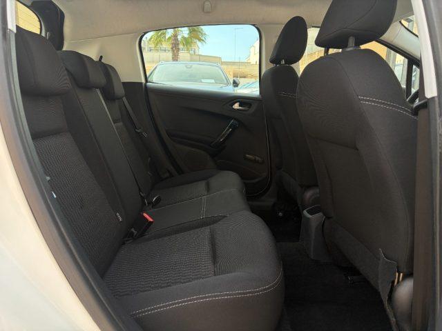 PEUGEOT 208 1.2 82 Business