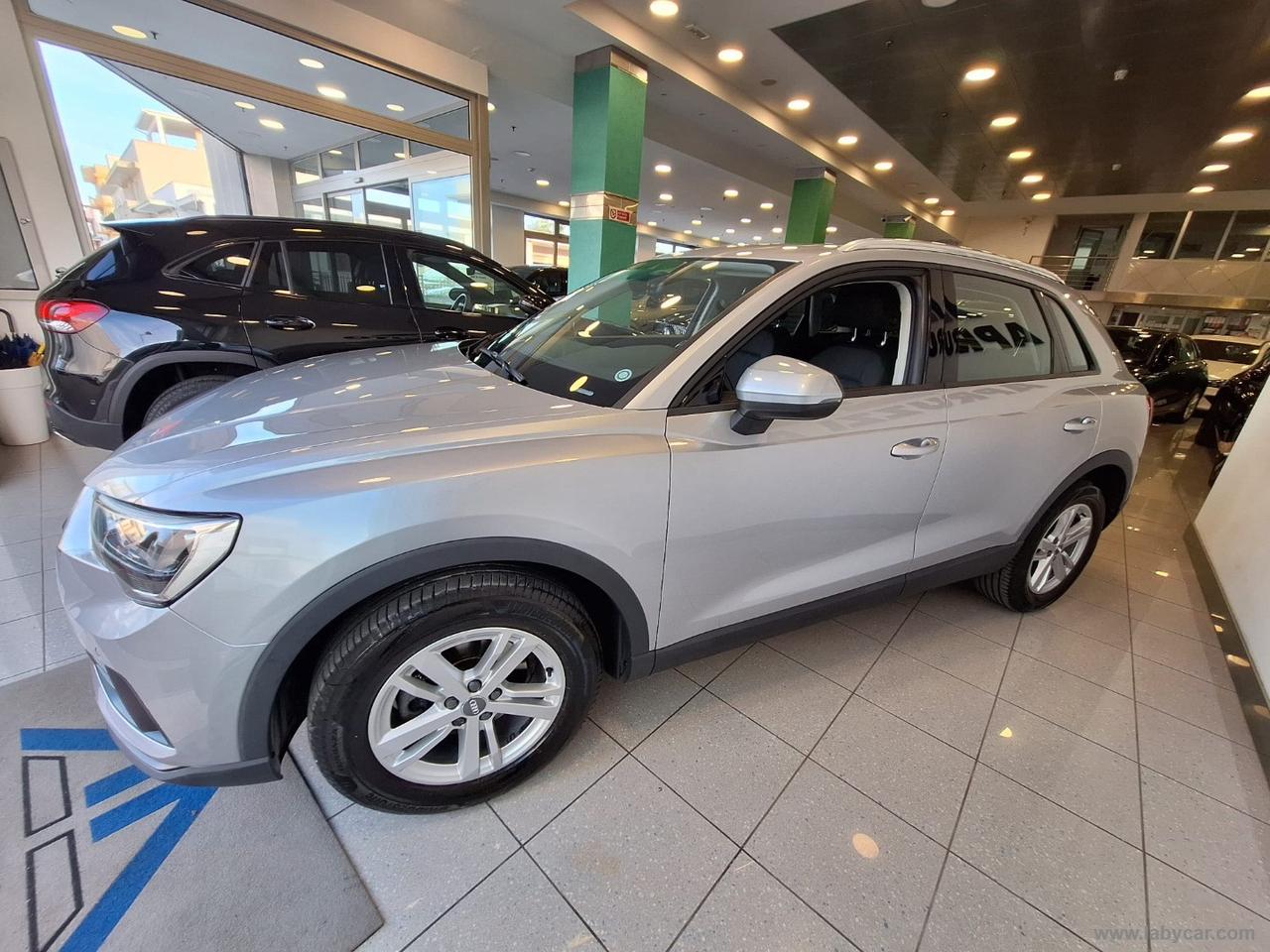 AUDI Q3 35 TDI S tronic Business