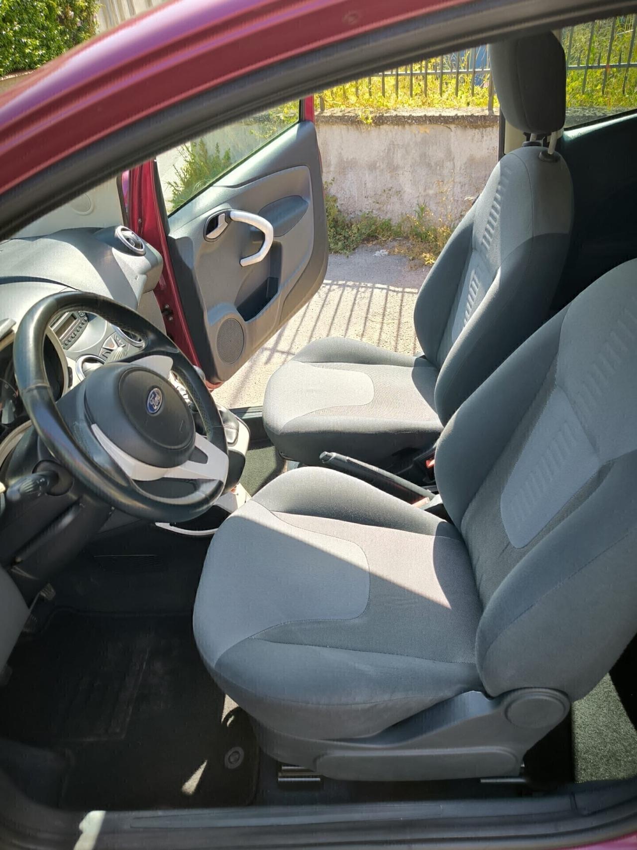 Ford Ka Ka+ 1.2 8V 69CV Titanium 2011