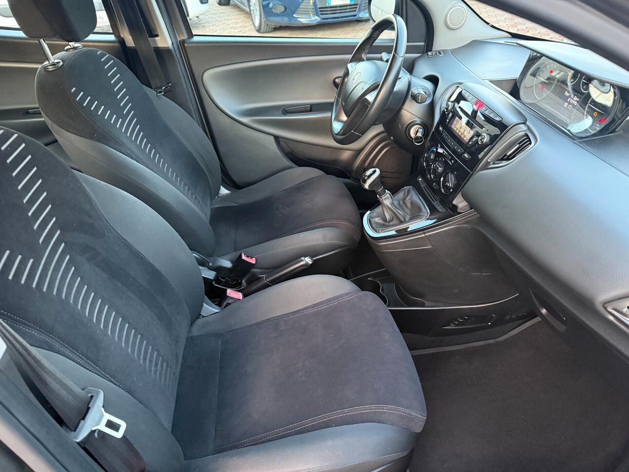 Lancia Ypsilon 1.3 MJT 75 CV Platinum Pochi Km