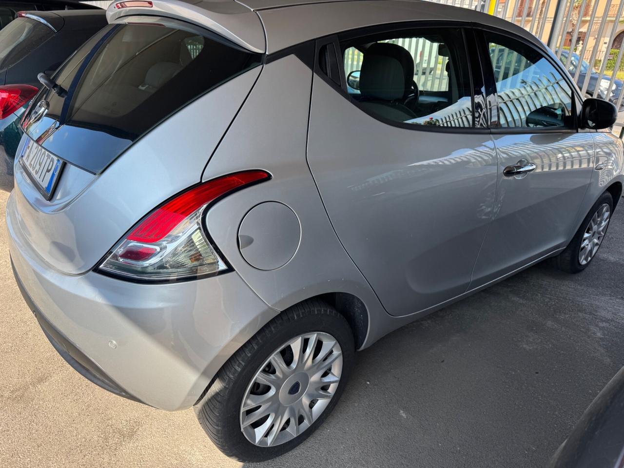 Lancia Ypsilon 1.3 MJT 16V 95 CV 5 porte S&S Silver