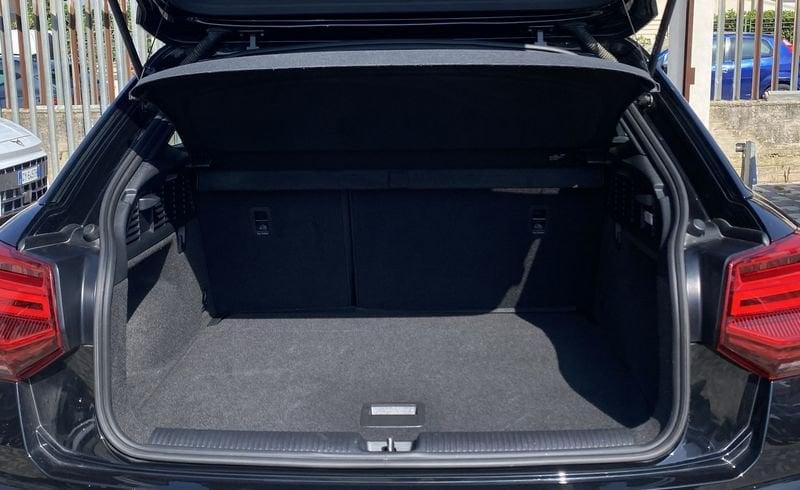 Audi Q2 S Line interno ed esterno 2.0 TDI 150CV s-tronic 35