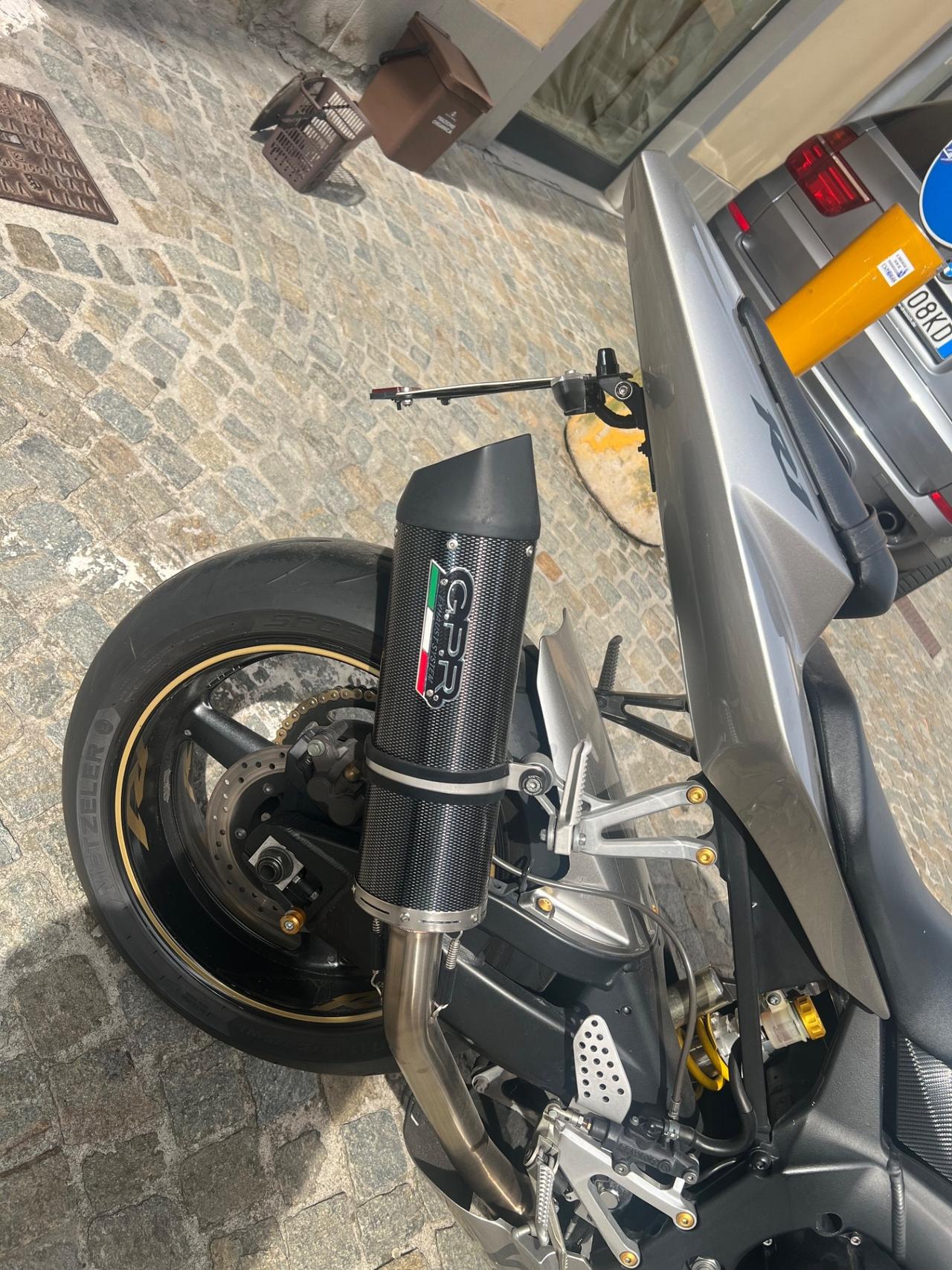 Yamaha YZF R1
