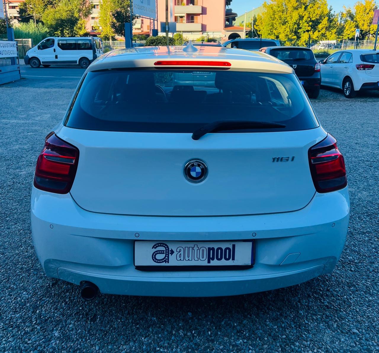 Bmw 116 116i 5p. Unique