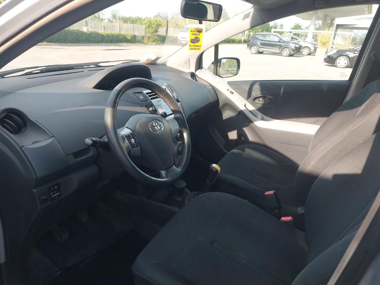 Toyota Yaris 1.0 5 porte clima ecc bassi consumi