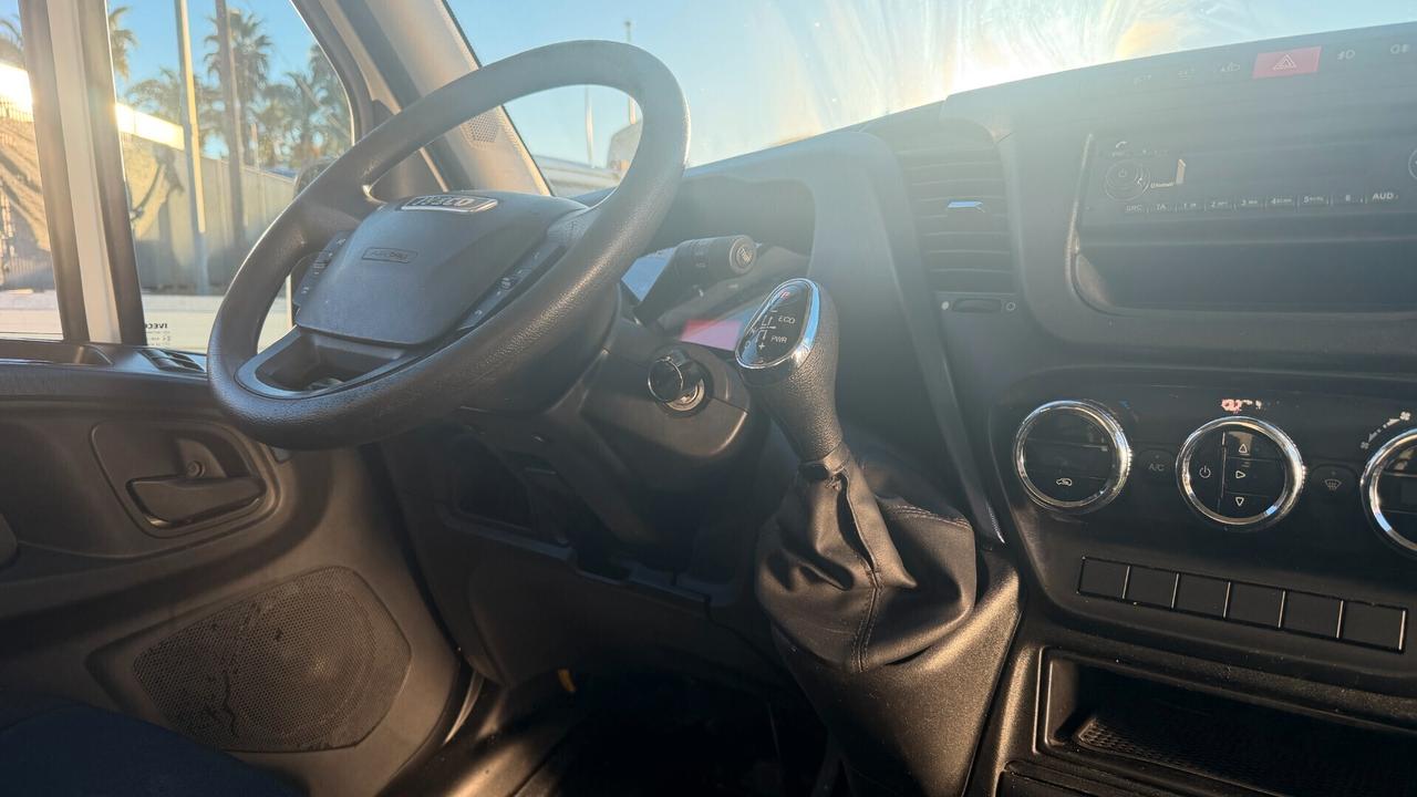 Iveco Daily CAMBIOAUTO MATICO 35S14 2.3 HPT PLM Cabinato