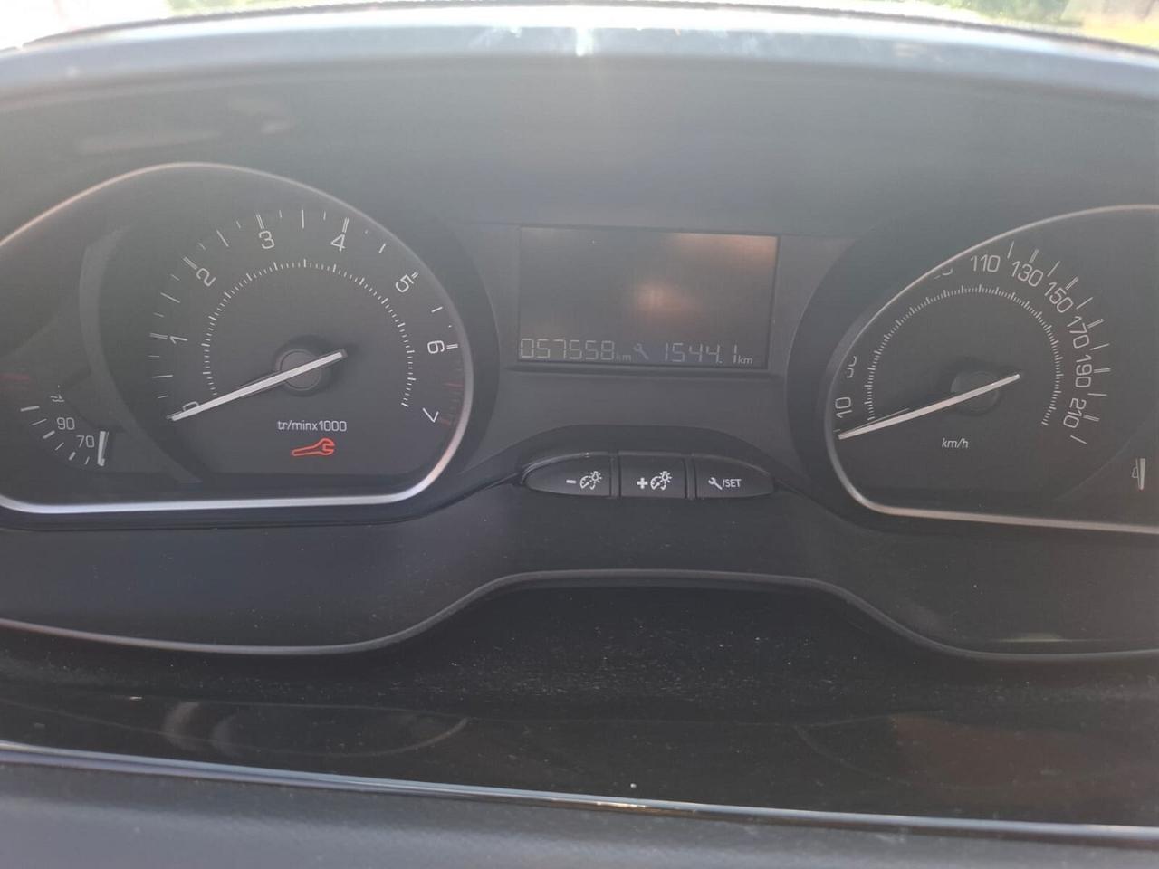 PEUGEOT 208 BLACKLINE VA IN MOTO SINISTRATA