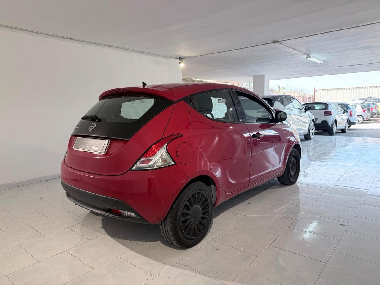 Lancia Ypsilon GPL ACCONTO 0€ RATE DA 200€ AL MESE