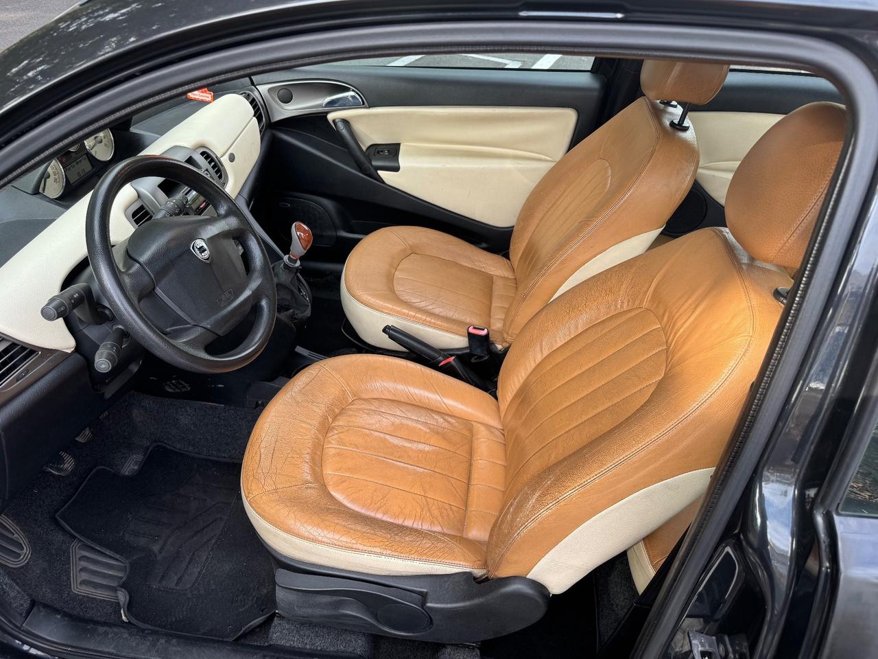 Lancia Ypsilon 1.4 16V Platino