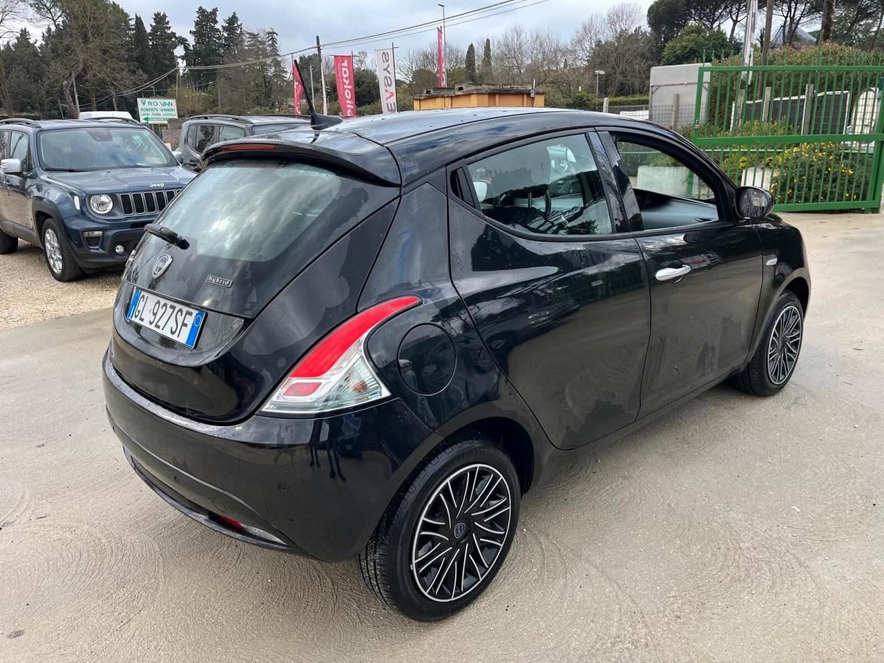 Lancia Ypsilon 1.0 FireFly 5 porte S&S Hybrid Gold