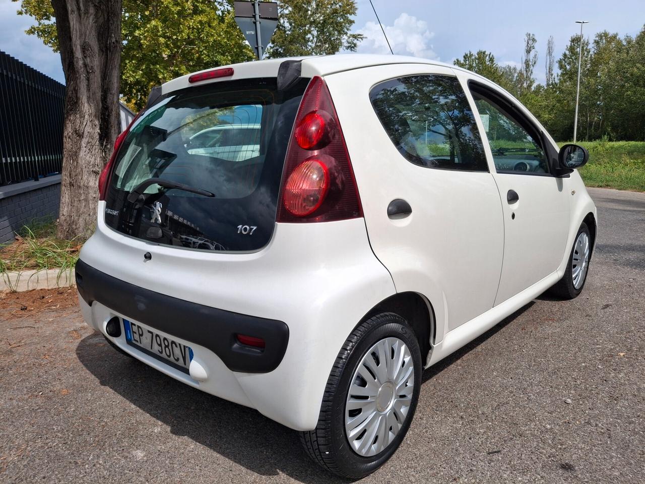 Peugeot 107 1.0 Benzina 68CV. 5 Porte-OK NEOPATENTATI-