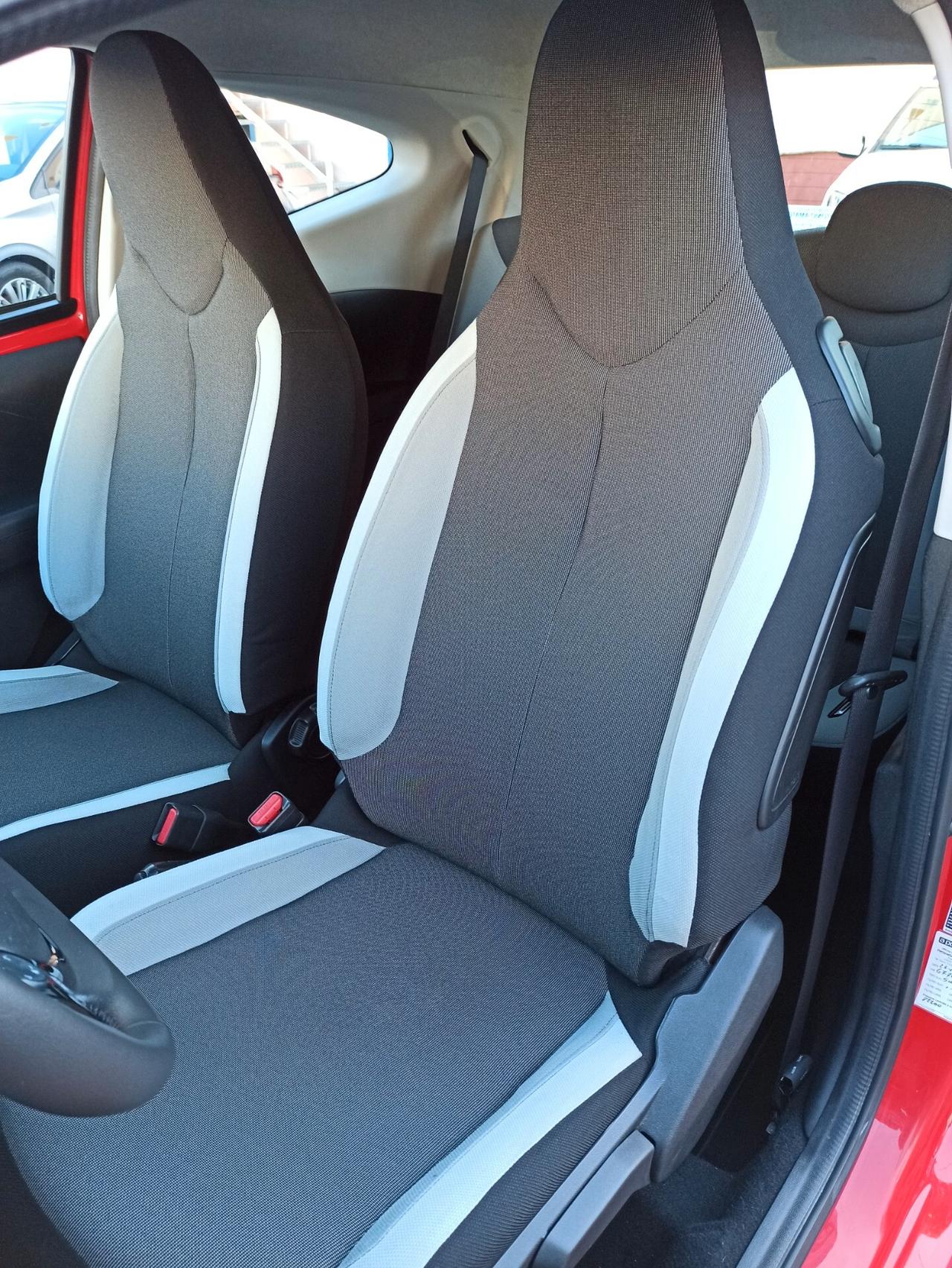 Toyota Aygo 1.0 VVT-i 69 CV 3 porte x-clusiv