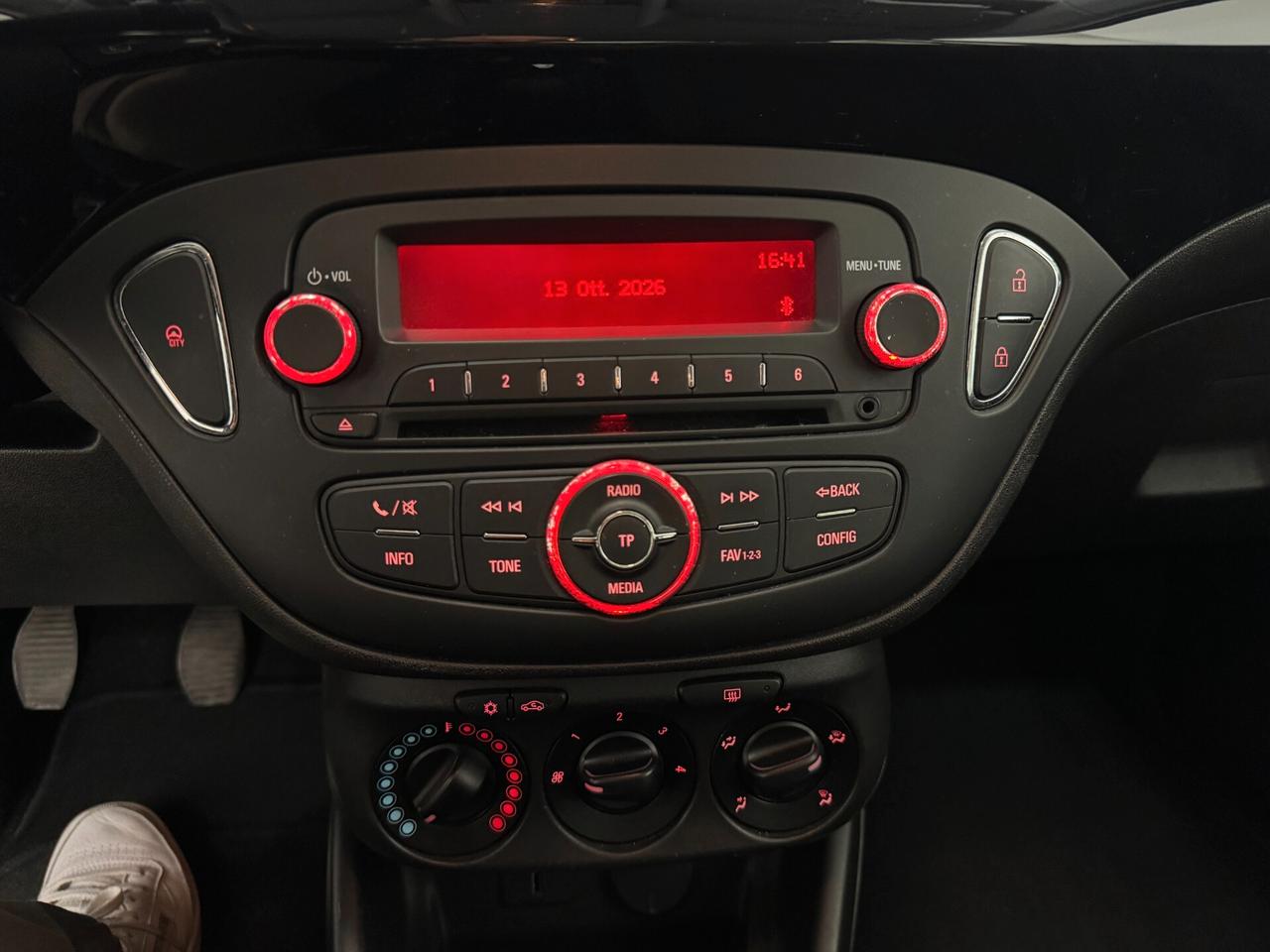Opel Corsa 1.4 75cv 5 porte Black Edition