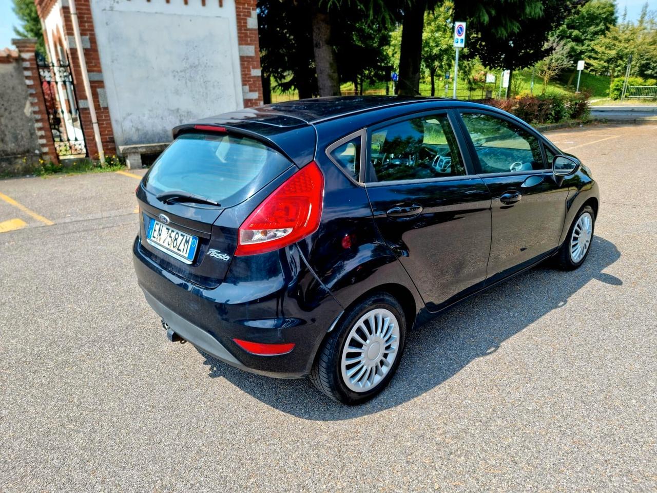 Ford Fiesta 1.4d ADATTA A NEOPATENTATI