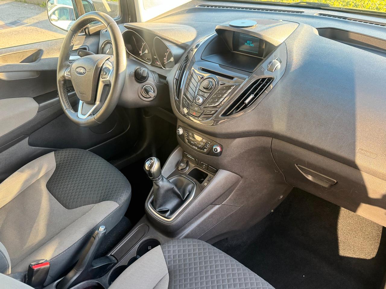 Ford Tourneo Courier 1.0 EcoBoost 100 CV Titanium