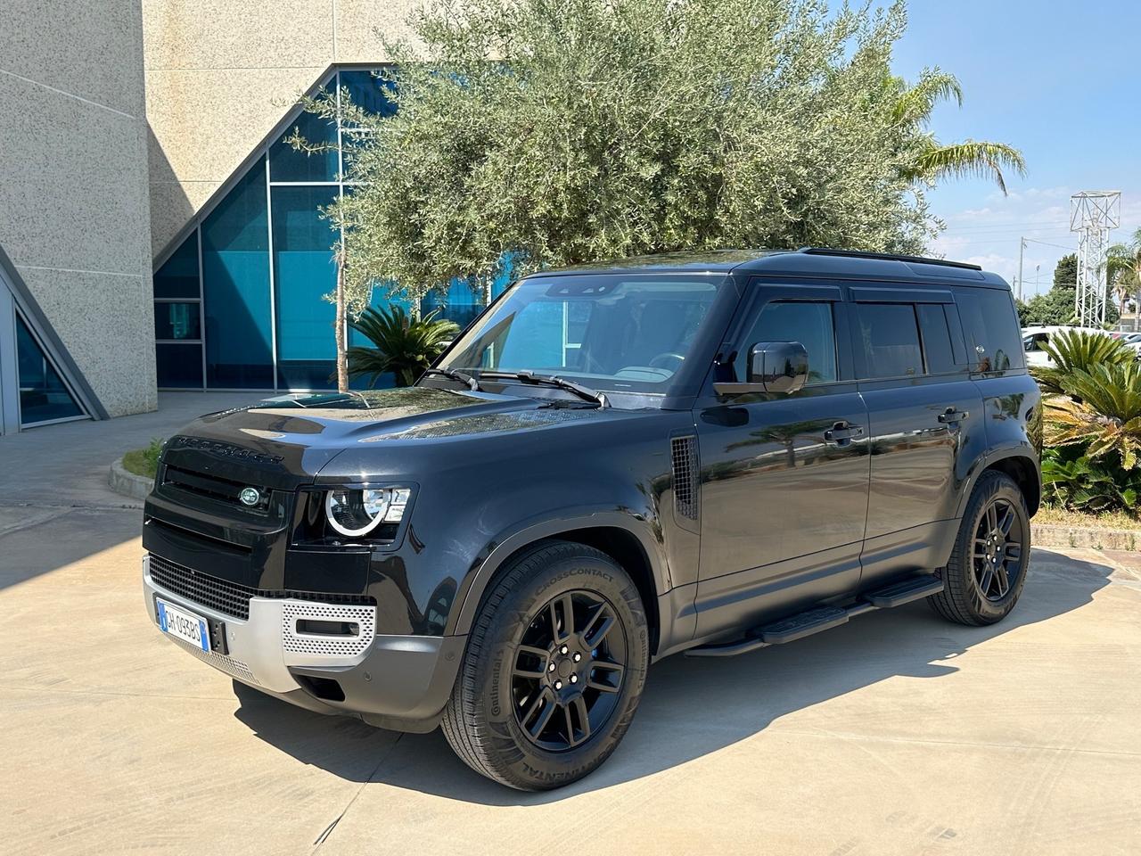 Land Rover Defender 110 HSE 240cv offerta T-Stock prezzo imperdibile