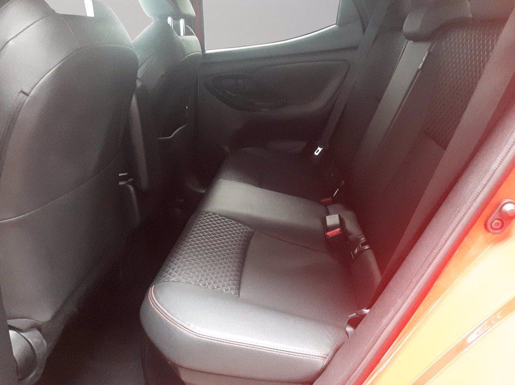 TOYOTA Yaris 1.5h premiere del 2021