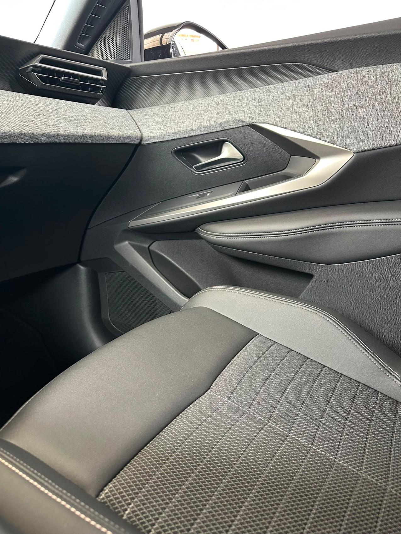 Peugeot 3008 3008 1.2 hybrid Allure 145cv e-dcs6