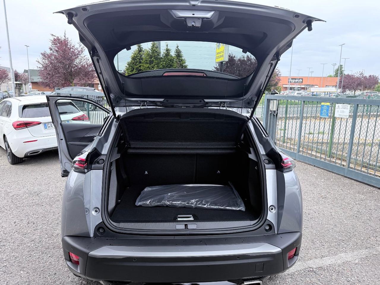Peugeot 2008 2008 1.2 hybrid GT 145cv e-dcs6