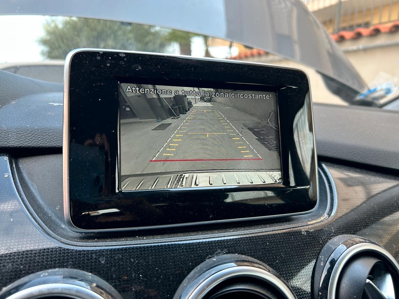 Mercedes-benz B 200 NGD - 2014 Incidentata