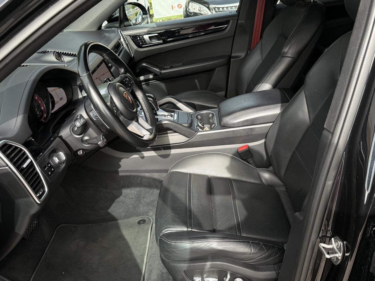 PORSCHE CAYENNE COUPE GTS SPORT CHRONO E-HYBRID