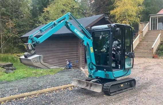 Kobelco SK18,