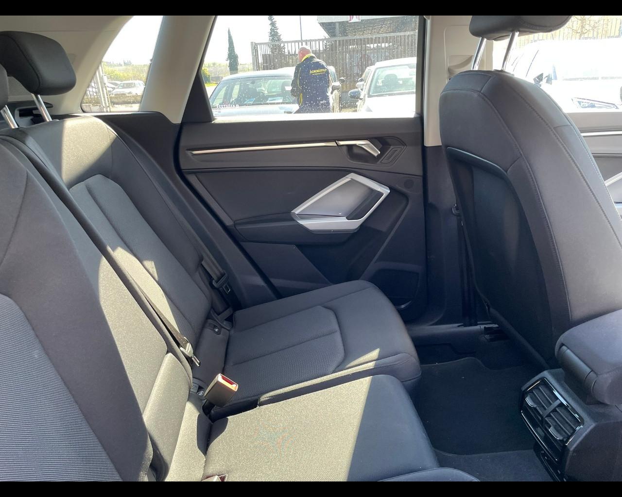 AUDI Q3 45 1.4 tfsi e Business s-tronic