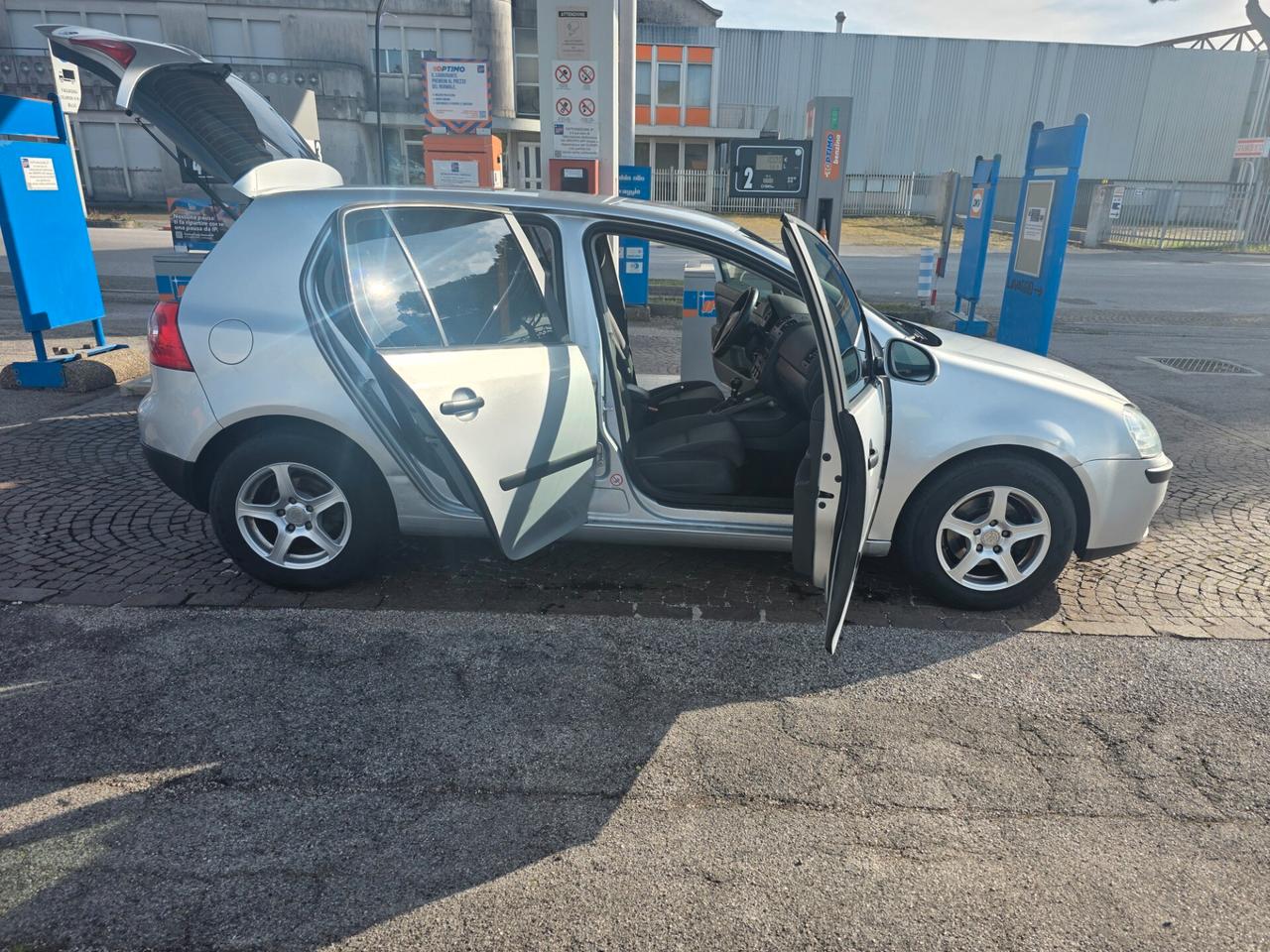 Volkswagen Golf 1.9 TDI 5p. Sportline con 381.000km