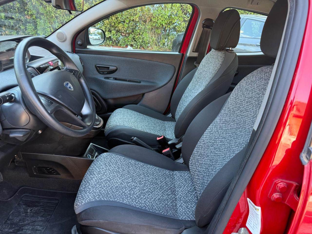 Lancia Ypsilon 1.0 FireFly 5 porte S&S Hybrid Ecochic Silver