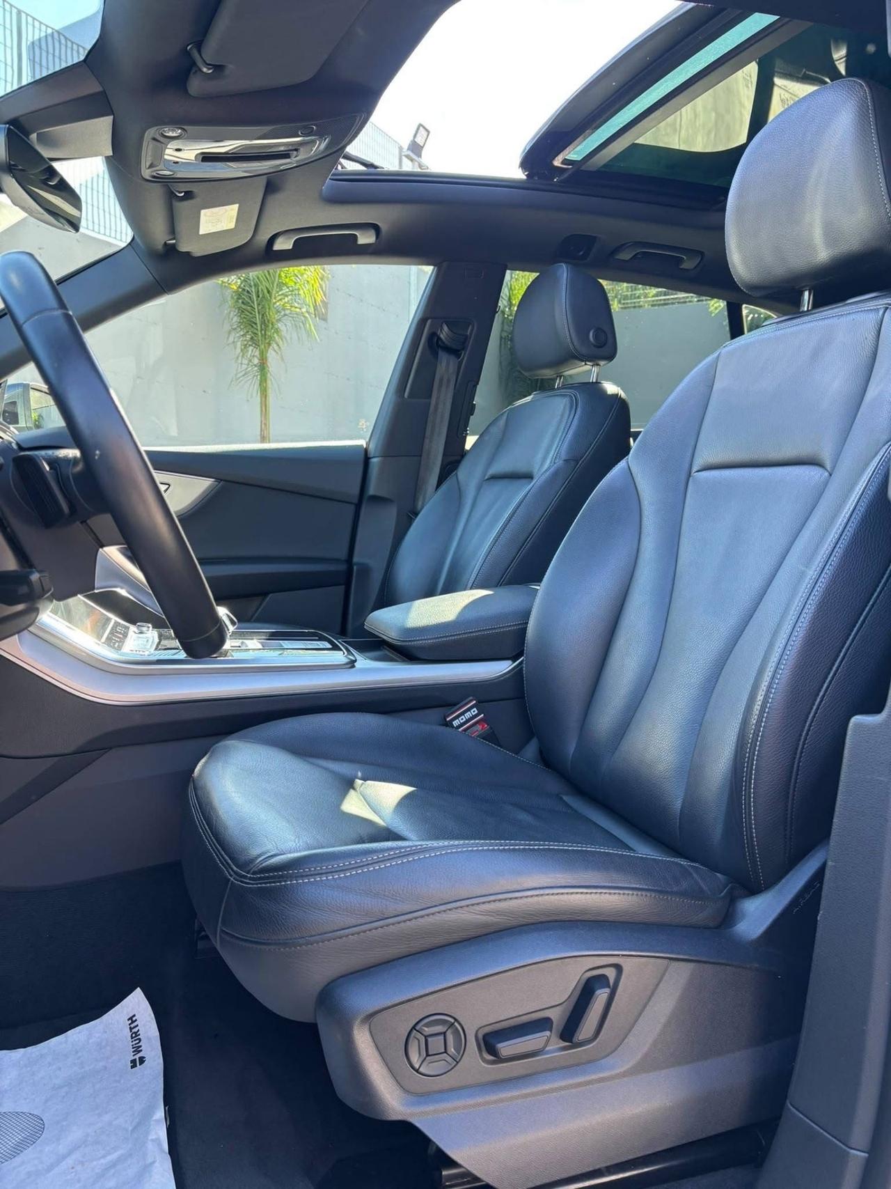 Audi Q8 SUV S line edition