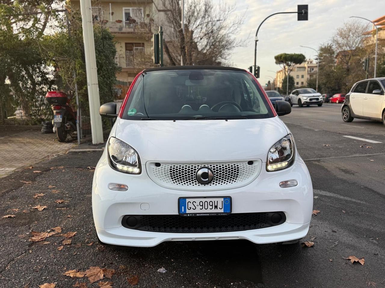 Smart ForTwo 1.0 71cv Coupe Clima cambio Auto fari nuovi