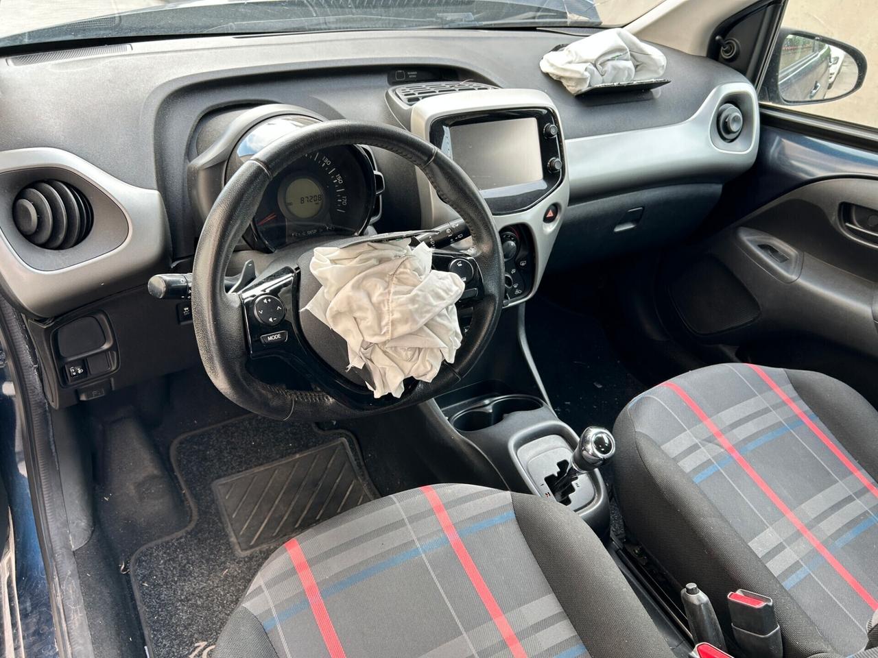 Peugeot 108 1.0 Benz. Aut. 68CV - 2016 Incidentata