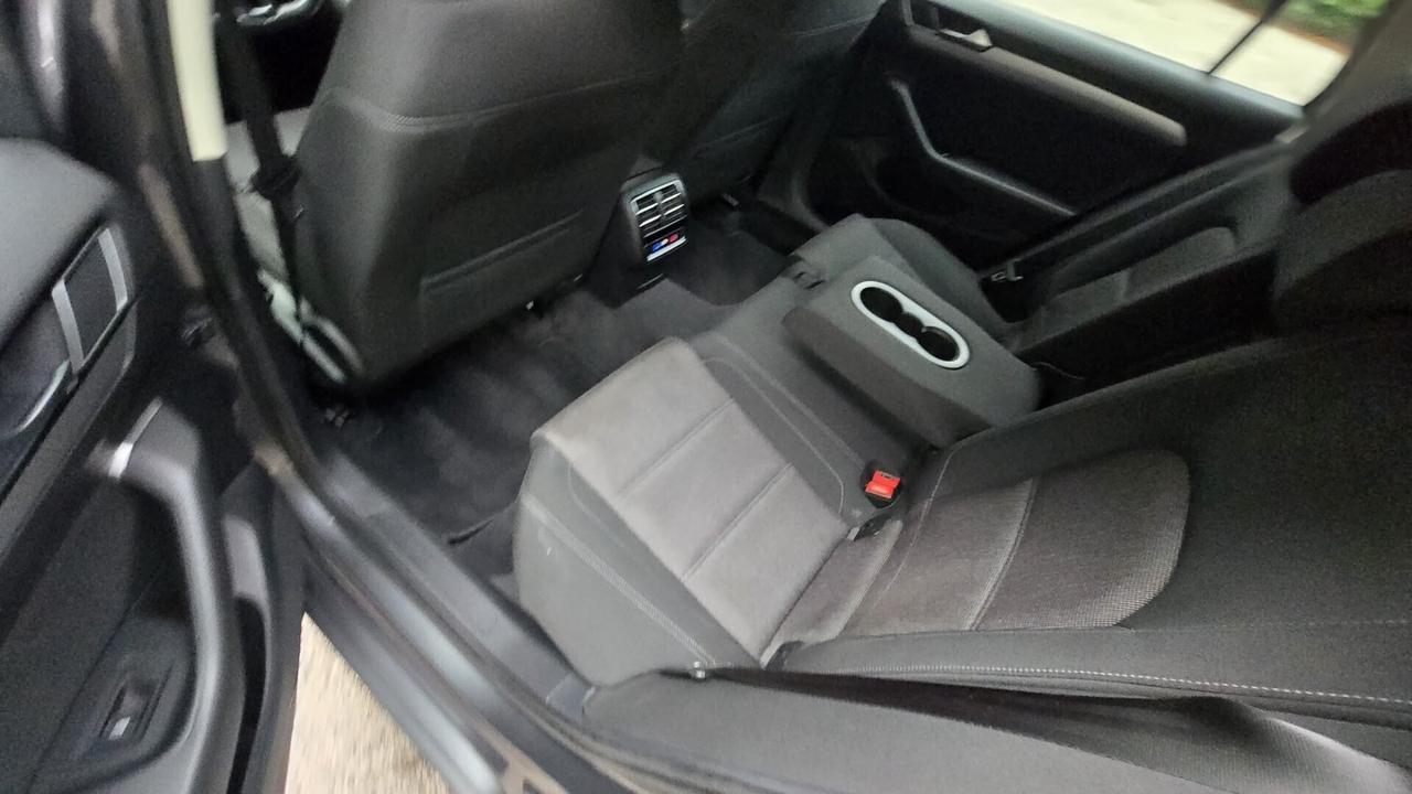 Volkswagen Passat Variant 1.6 TDI SCR DSG Business