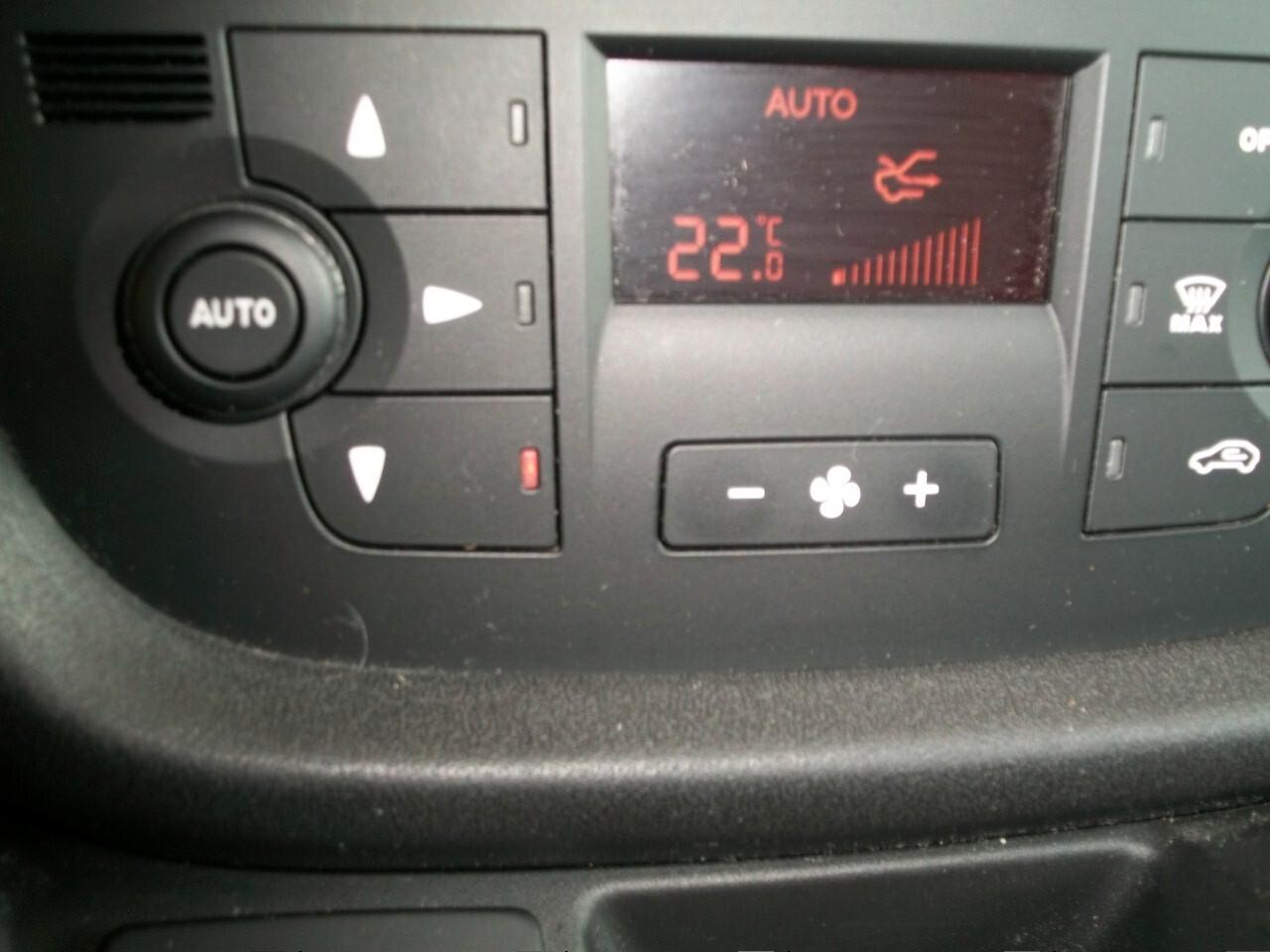 Fiat DOBLO IMMAT 28/ /07/2017 CC 1598 TDI EURO 06 DUE PORTE LATERALI EURO 7990,00 COMPRESO IVA SU FATTURA PIU PASSAGGIOPASSO LUNGO