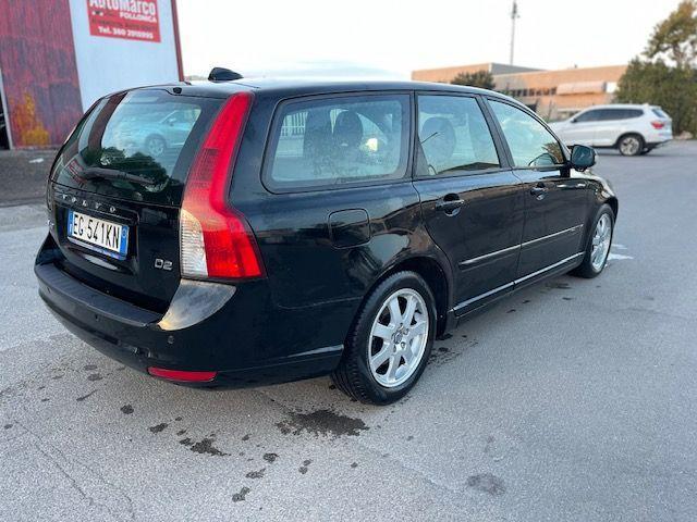 VOLVO - V50 - D2 R-design