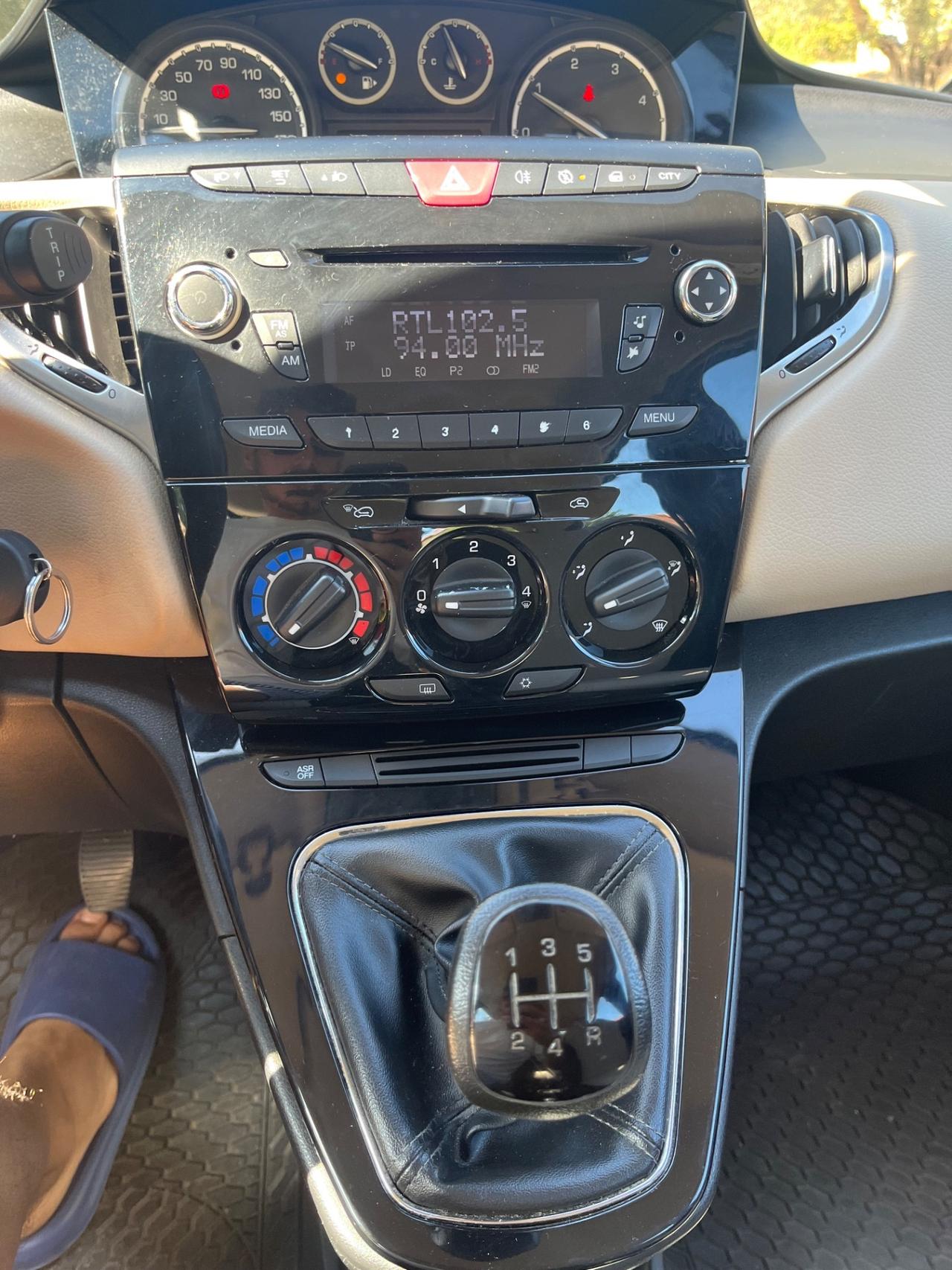Lancia Ypsilon 1.3 MJT 30th Anniversary PARI AL NUOVO POCHI KM