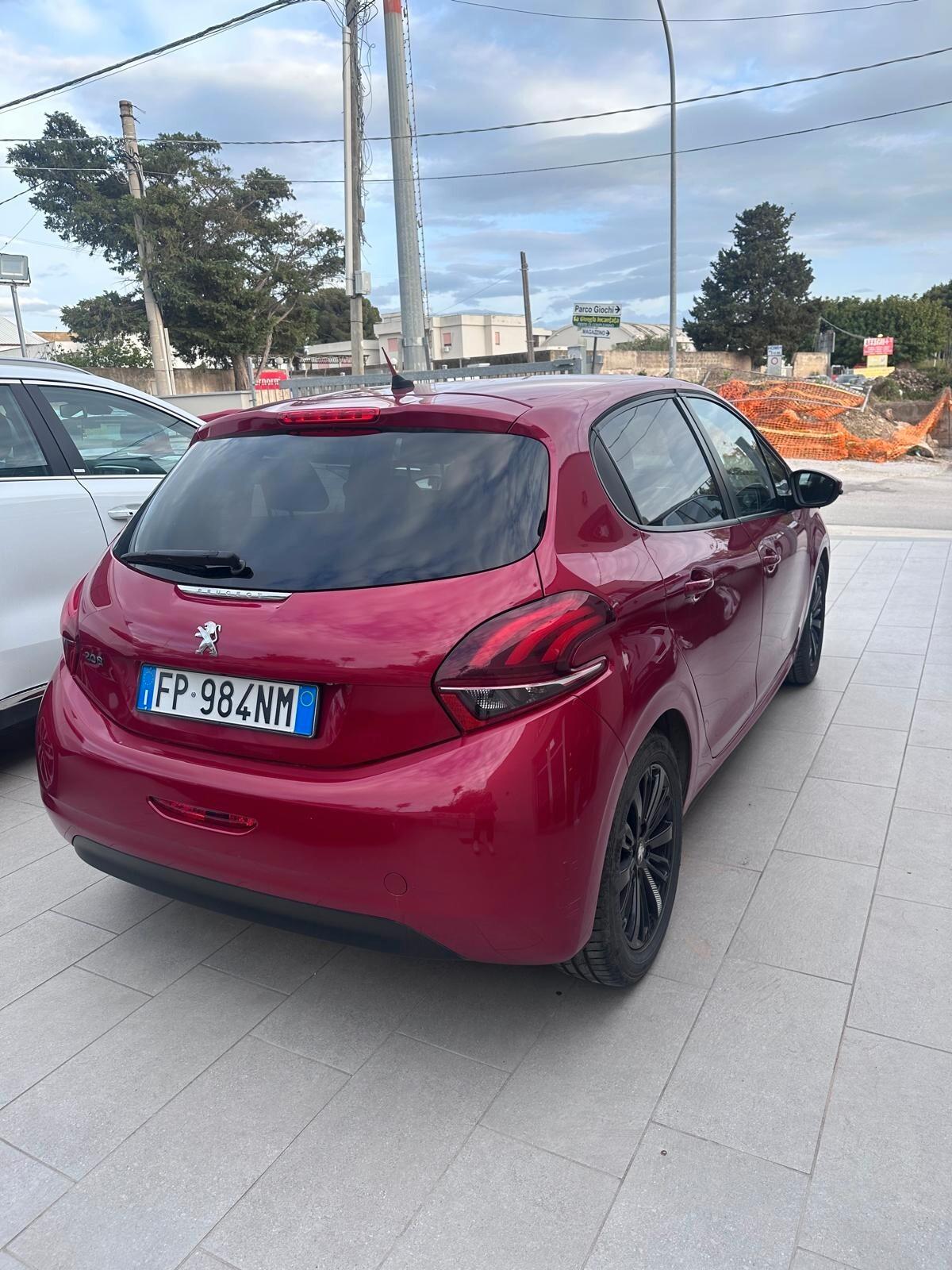 Peugeot 208 PureTech 82 5 porte Allure