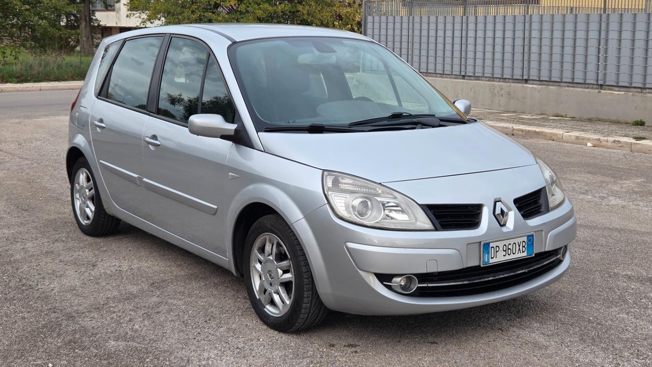 Renault Sceni 1.5 dCi/105CV Serie Speciale
